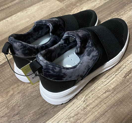 Women’s All in Motion slip on shoes size 8 NWT