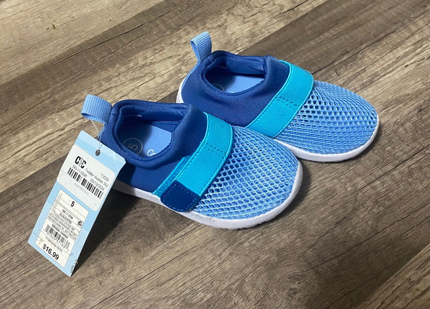 Little boys shoes size 5 NWT