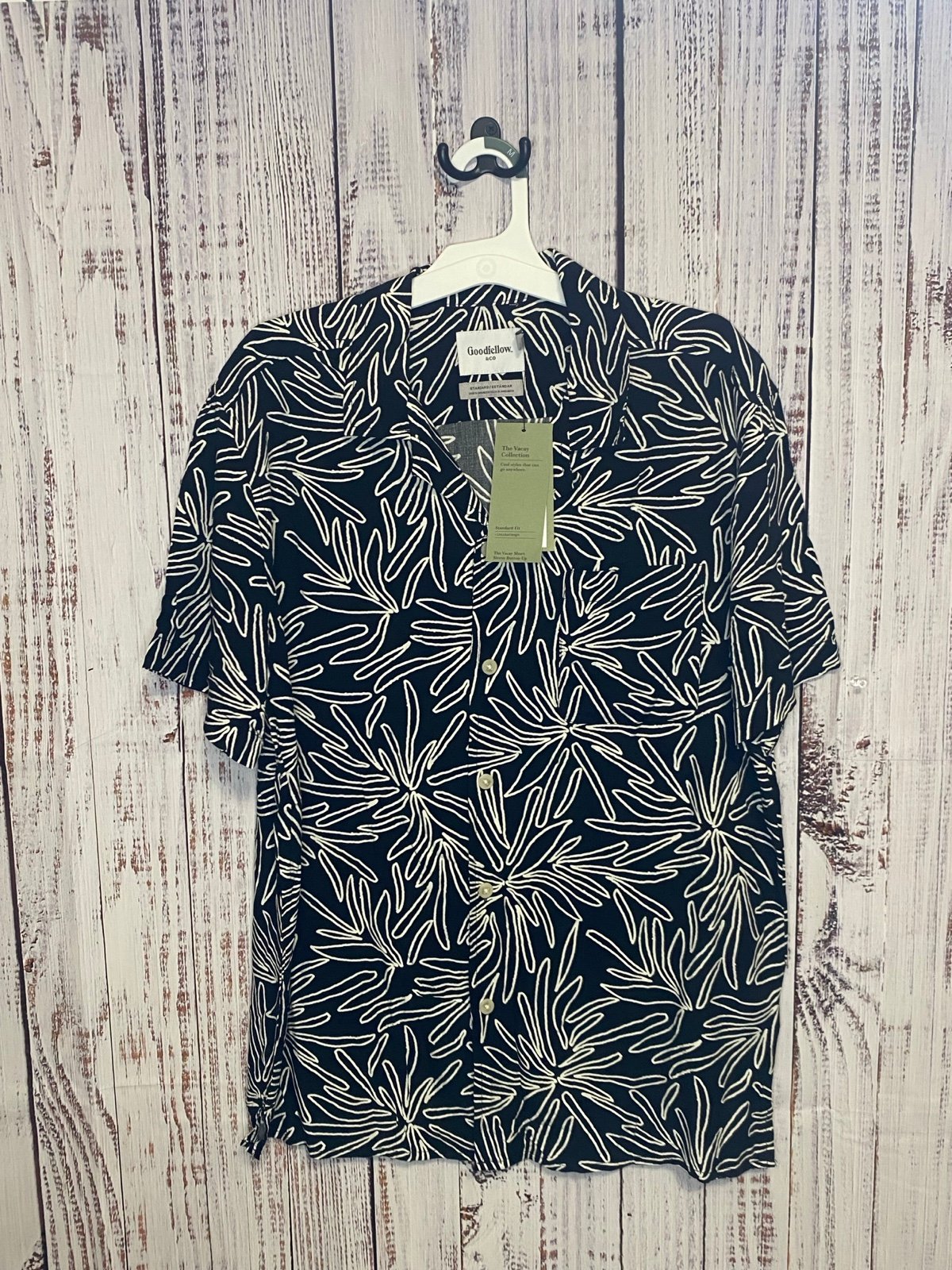 Men’s size Medium button up top