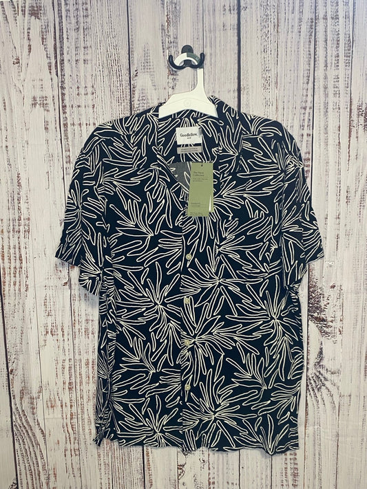 Men’s size Medium button up top