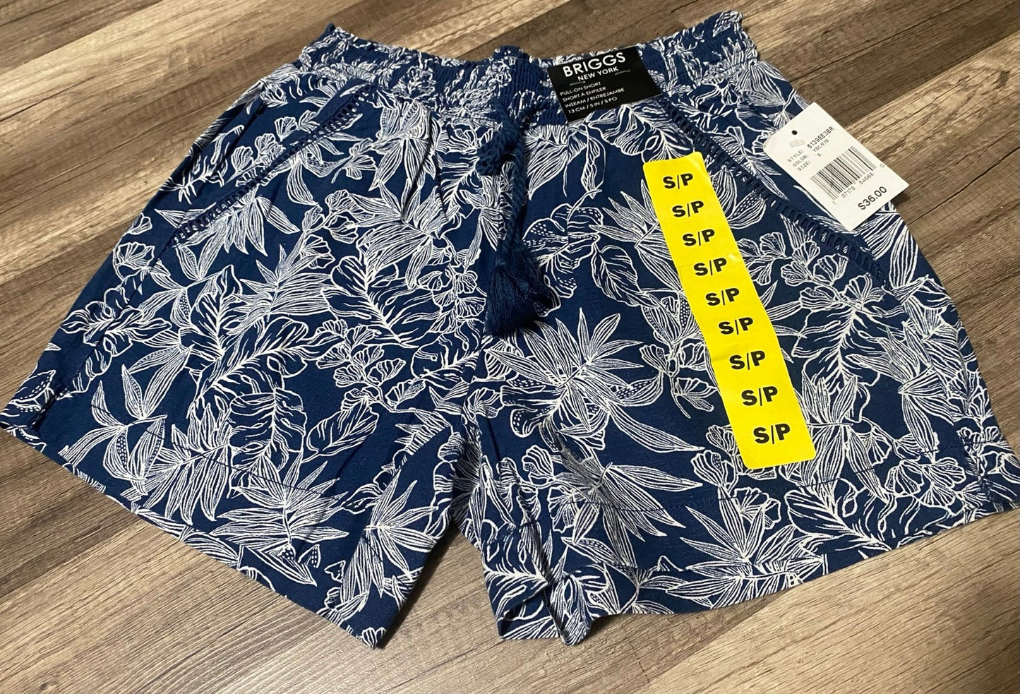 Women’s floral shorts size Small petite NWT