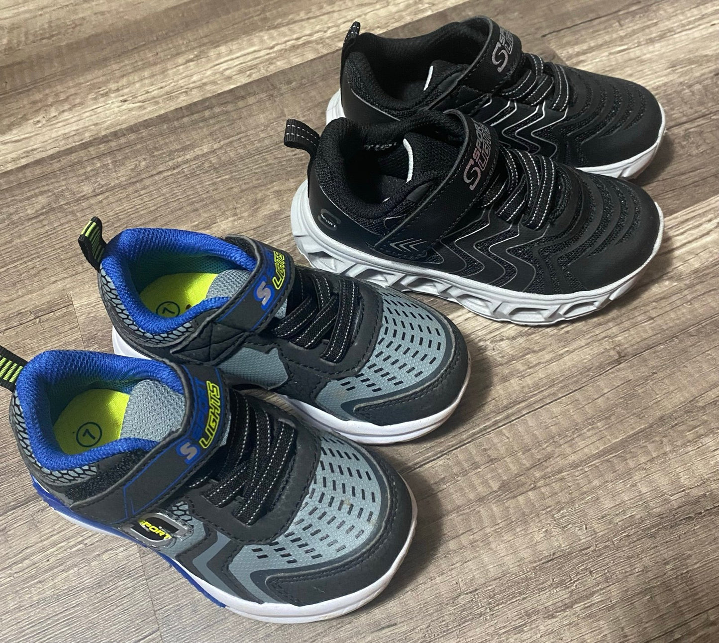 Little boys Sketchers size 7 black pair size 8