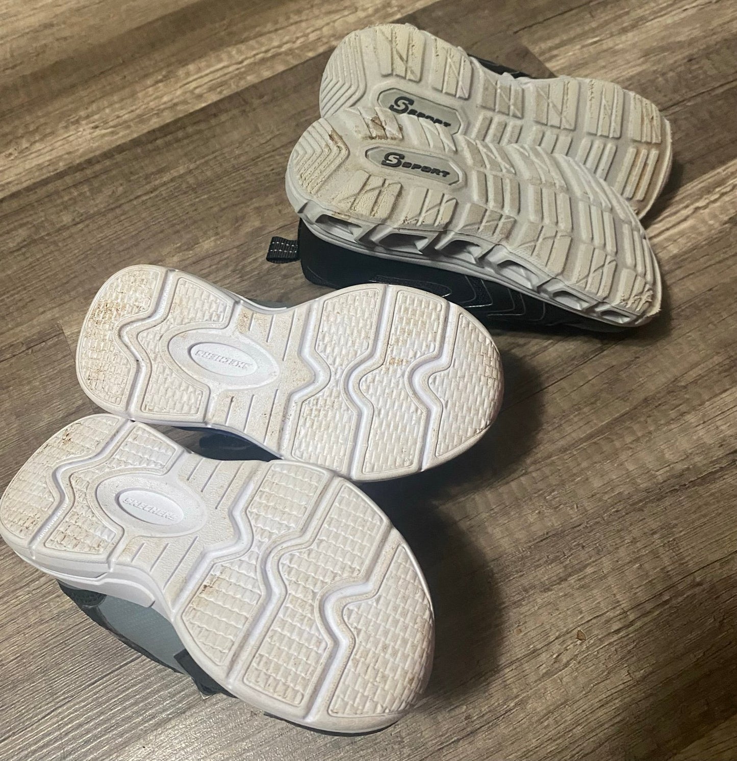 Little boys Sketchers size 7 black pair size 8