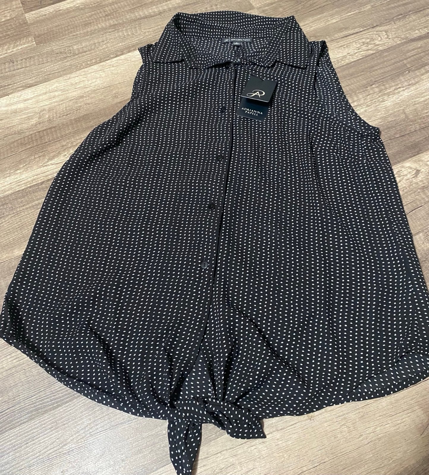 Super cute women’s button up tank NWT size Small