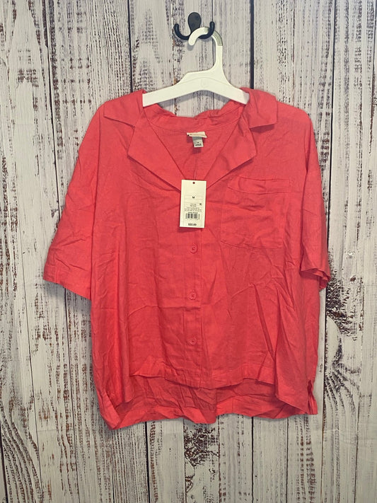 Women’s Medium pink button up top NWT