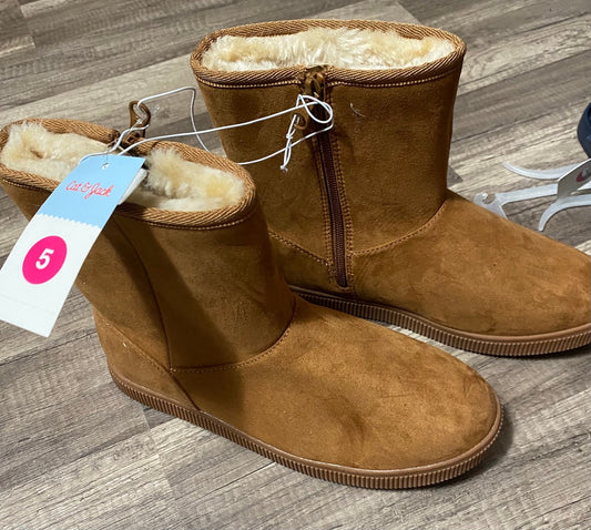 Girls boots size youth 5 NWT