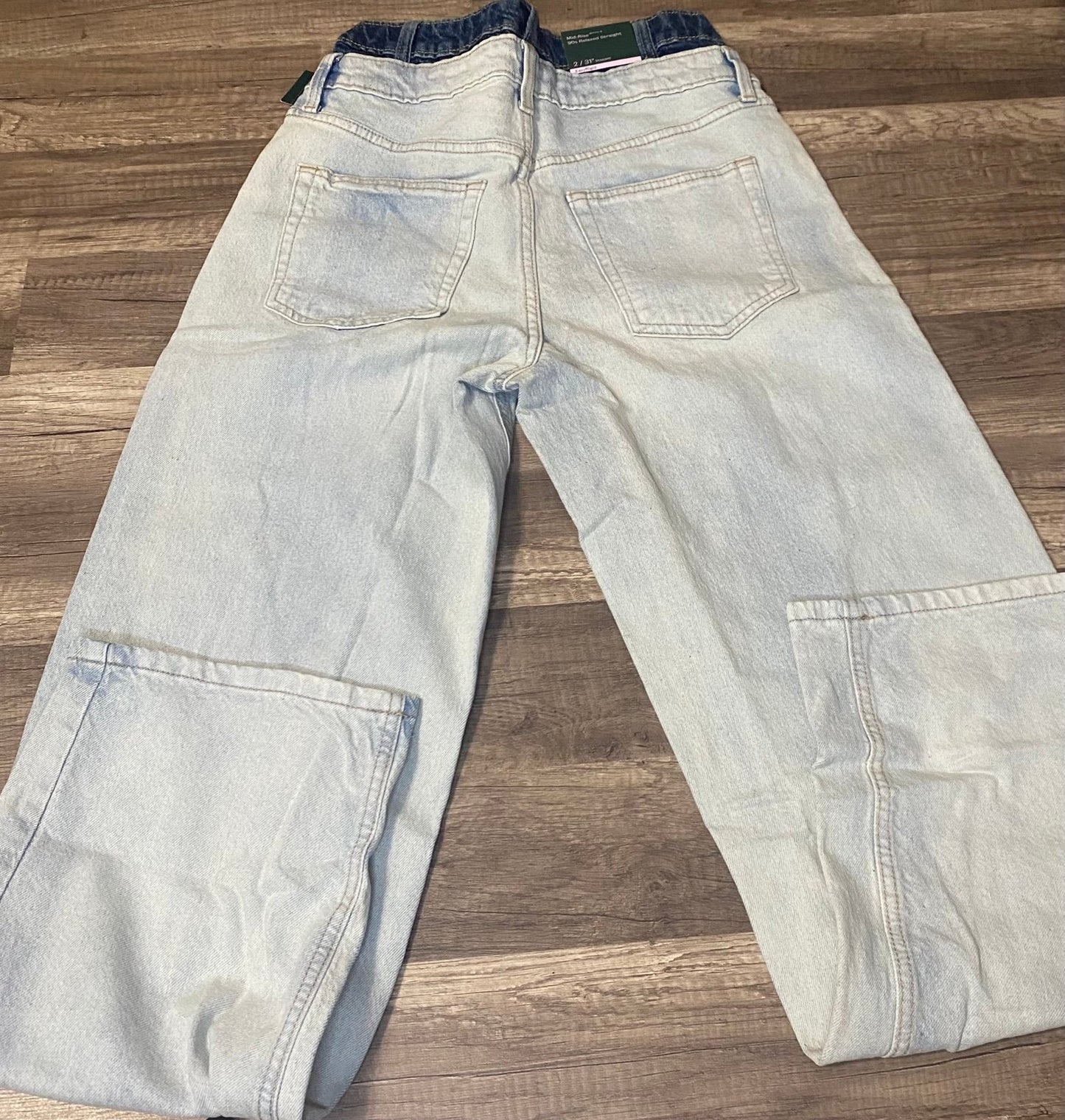 Women’s mid rise 90s relaxed straight jean NWT size 2