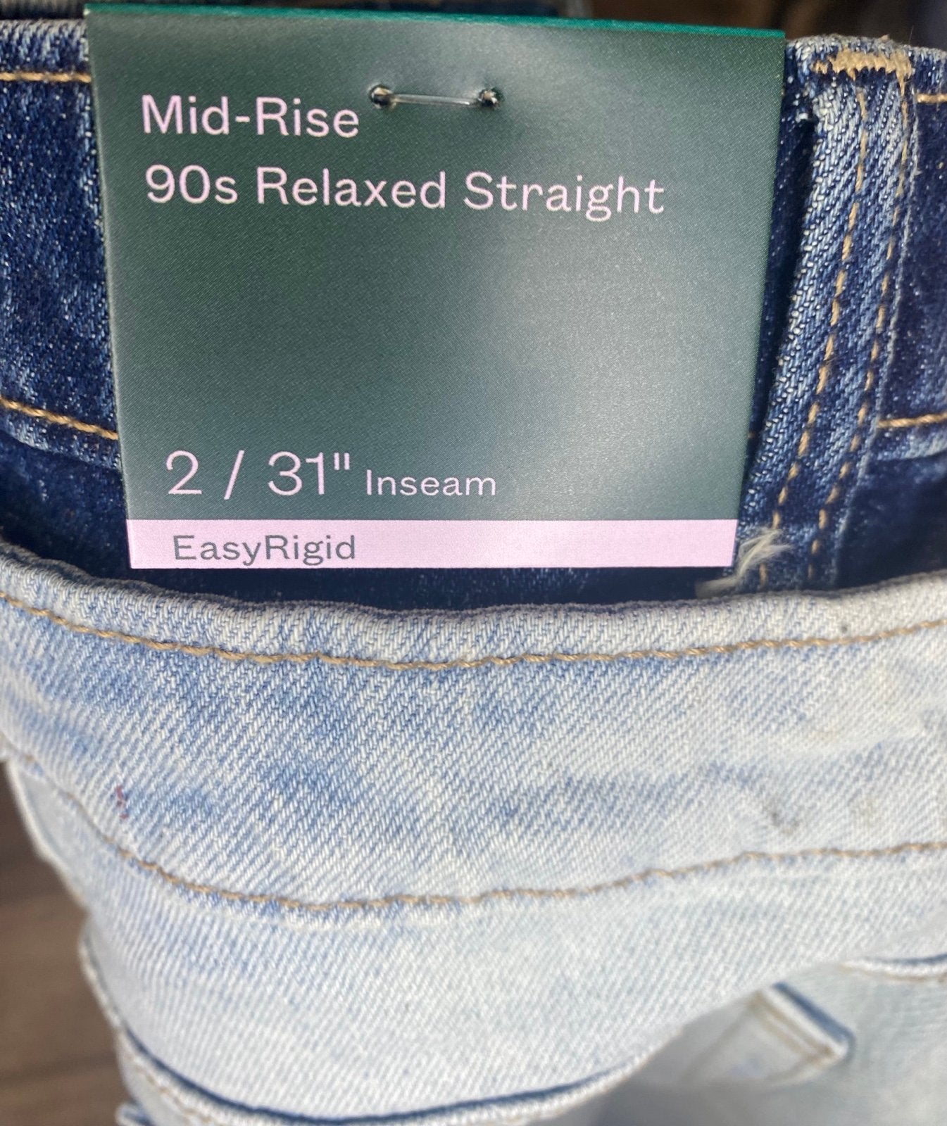 Women’s mid rise 90s relaxed straight jean NWT size 2