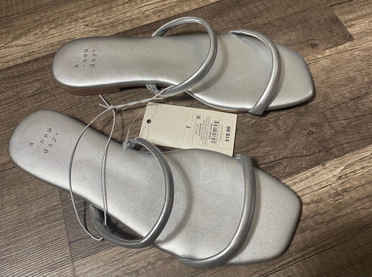 Women’s sandals size 7 NWT