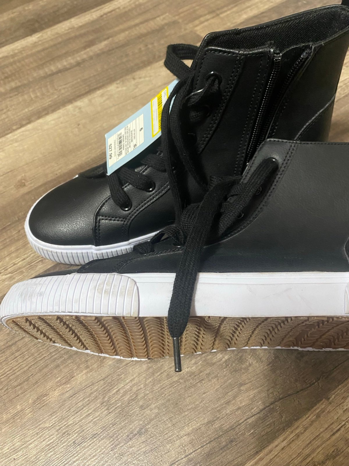 Boys youth size 6 NWT