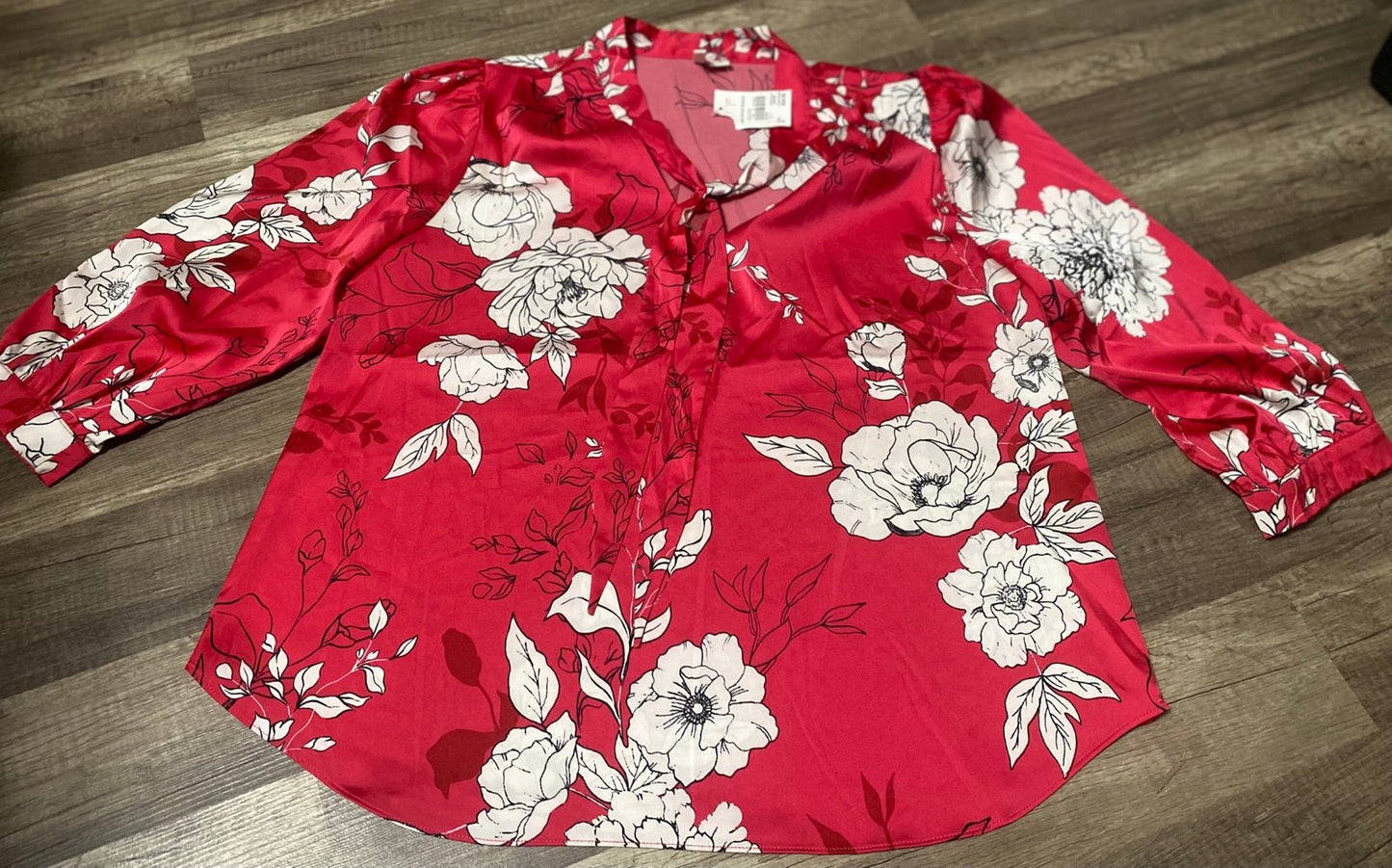 Super cute women’s top NWT size Small